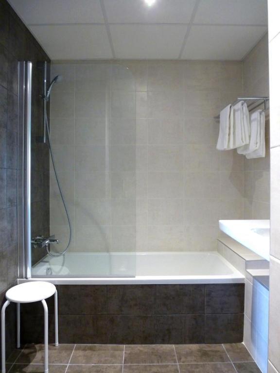 Hyp'Hotel Saint-Marcellin  Zewnętrze zdjęcie